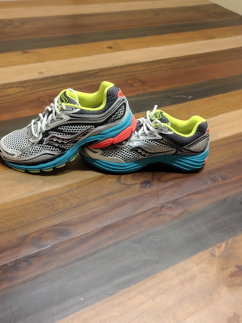 Saucony ProGrid Omni 9 sneakers 9.5 Men's Excellent Condition